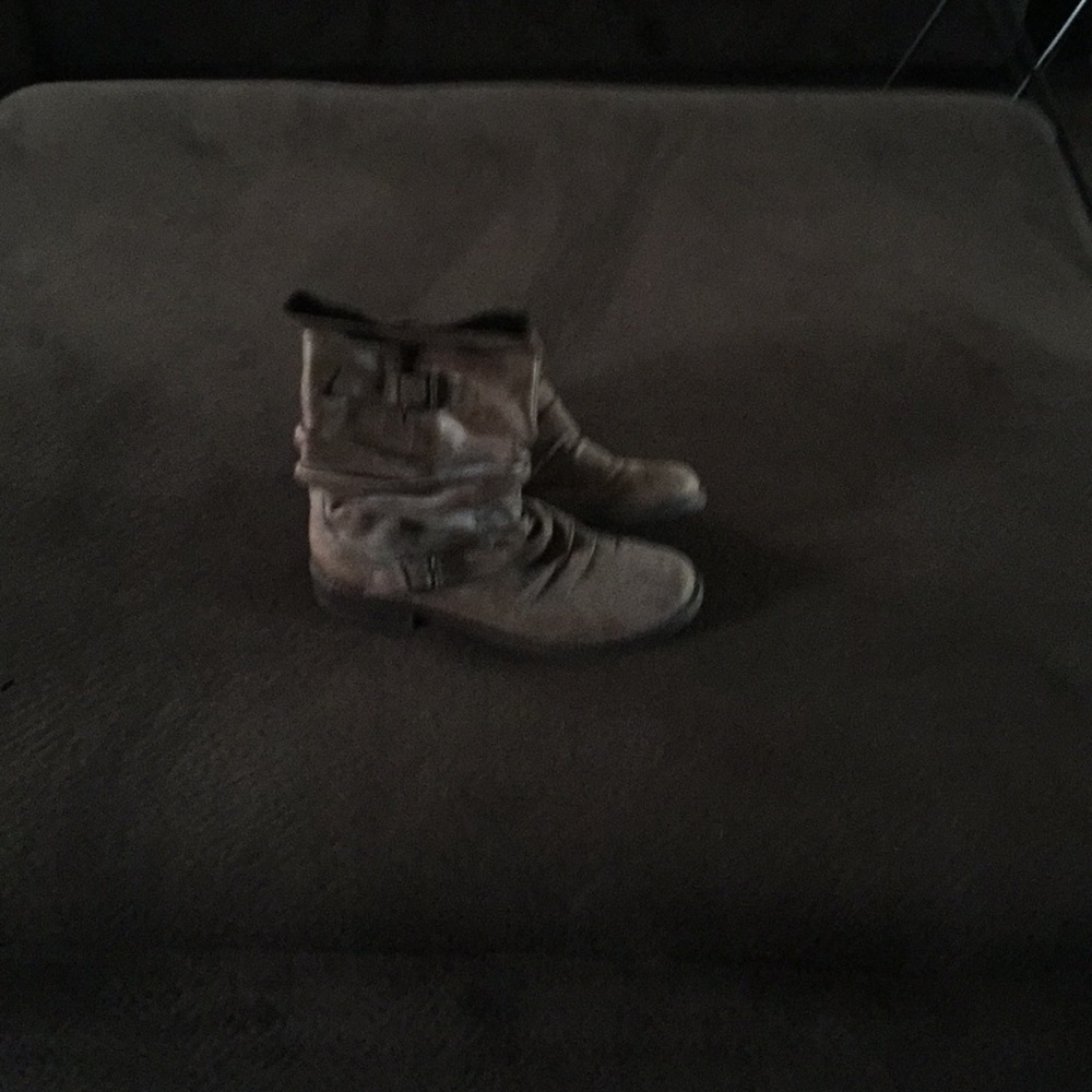 Boots - Picture 3 of 4